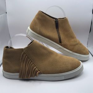 Minnetonka tan leather booties. Size 10. (ii)